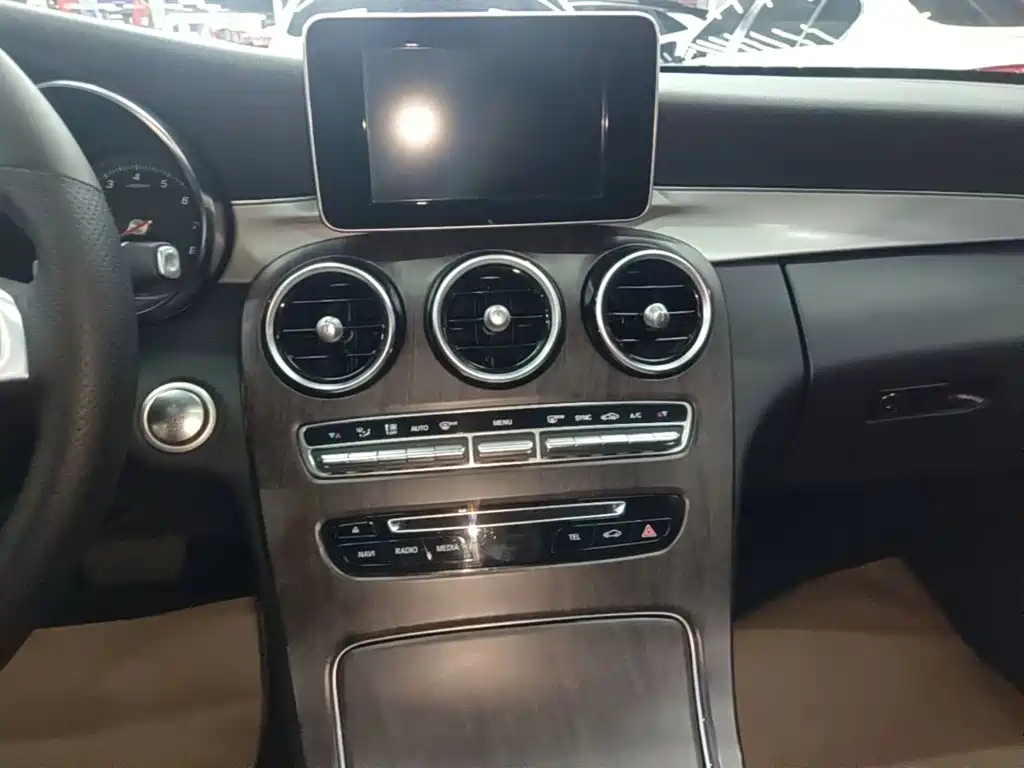 Mercedes-Benz C-Class — миниатюра 13