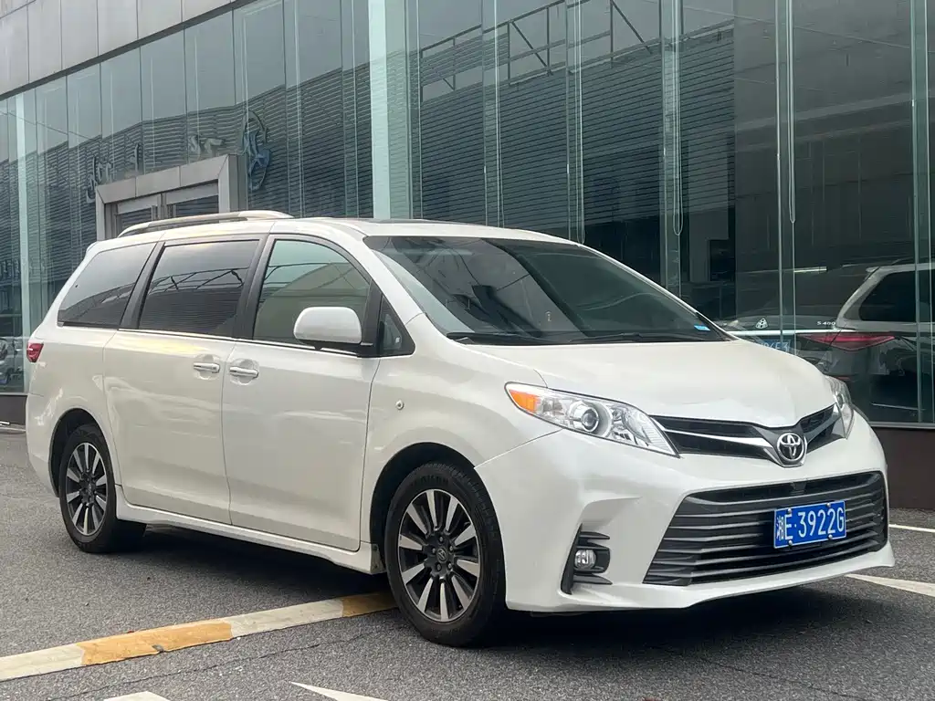 Toyota Sienna — миниатюра 3