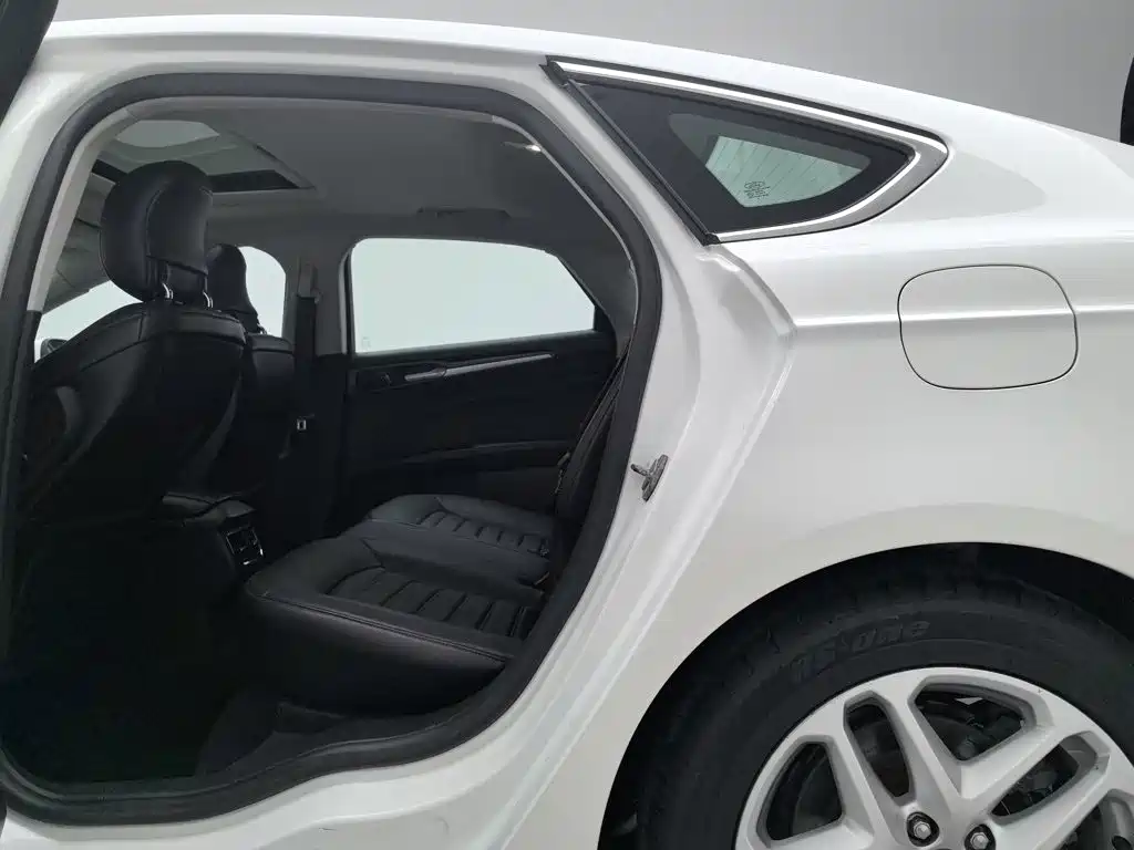 Ford Mondeo — миниатюра 15