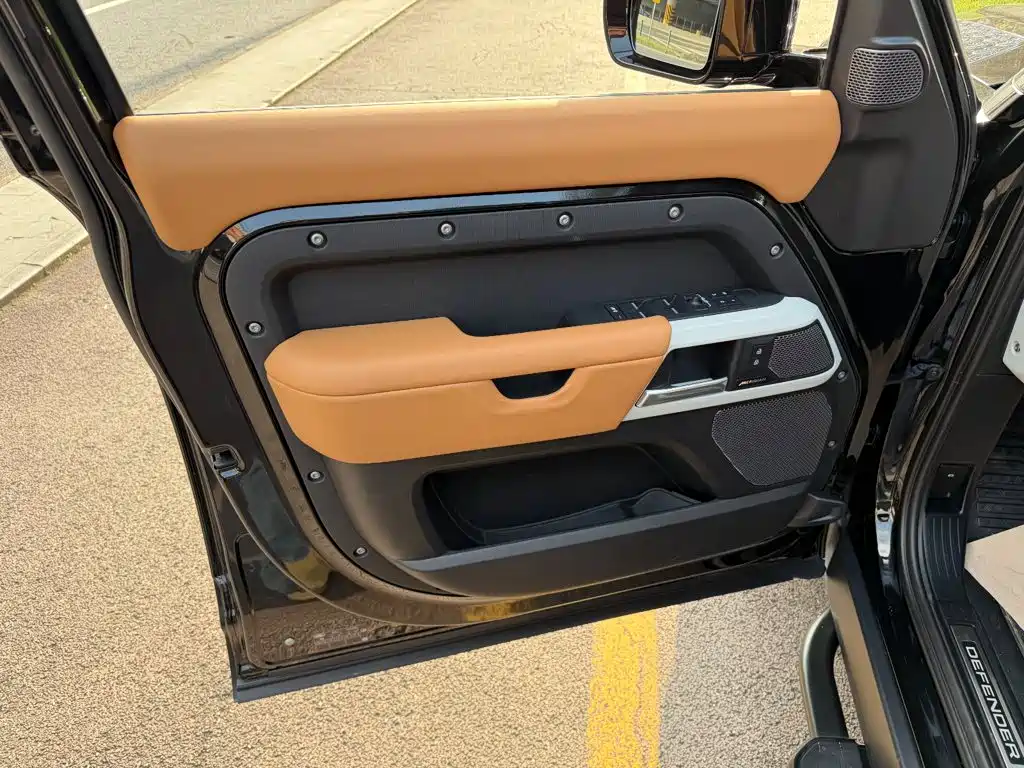 Land Rover Defender — миниатюра 6