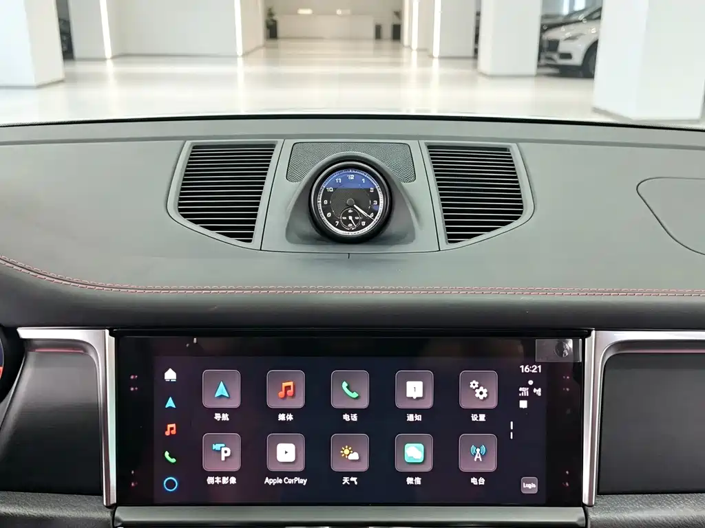 Porsche Macan — миниатюра 8