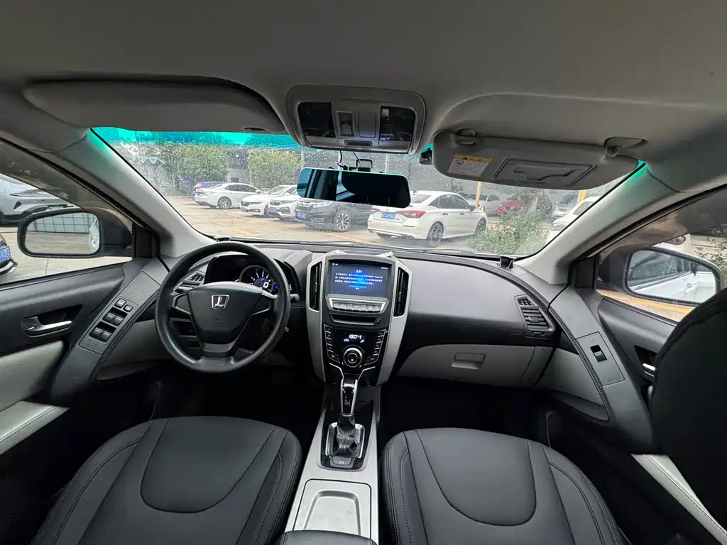 Luxgen 6 SUV 2014 1.8T