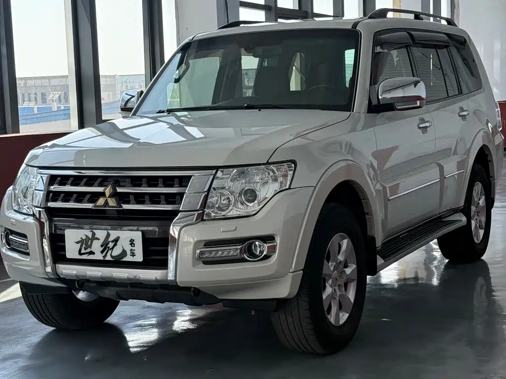 Mitsubishi Pajero (Import) 2020