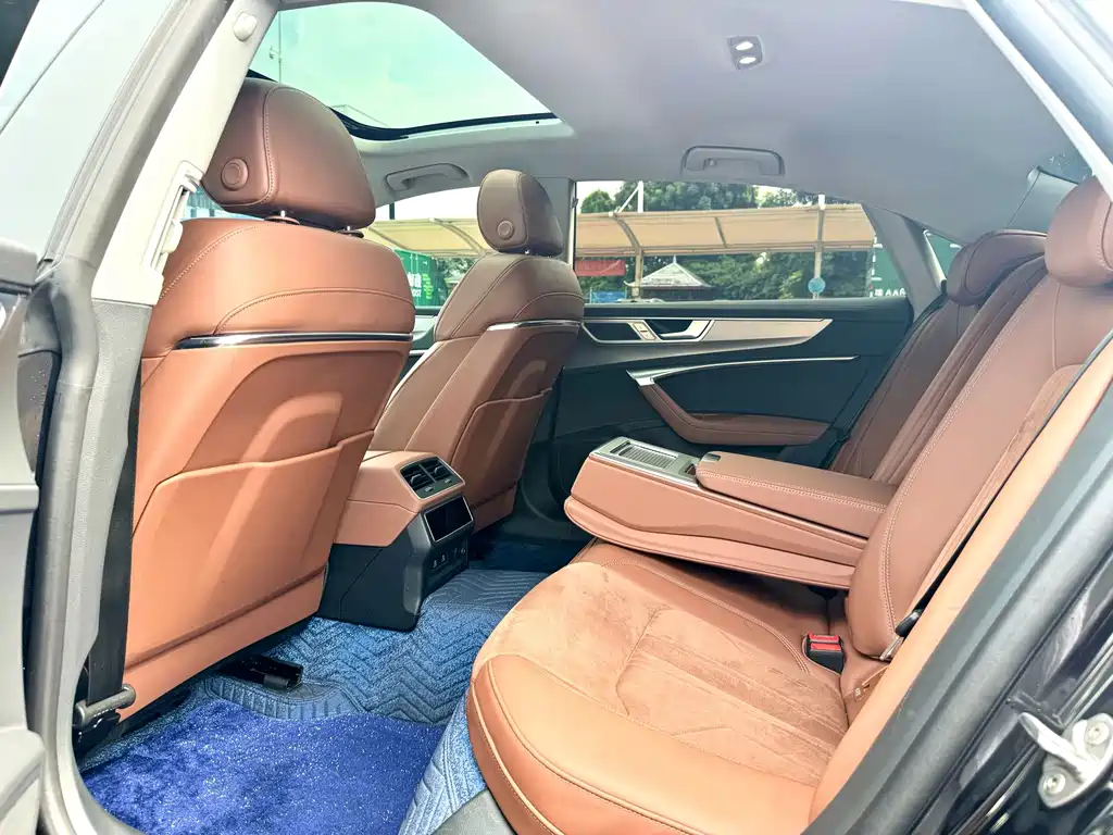 Audi A7L — миниатюра 9