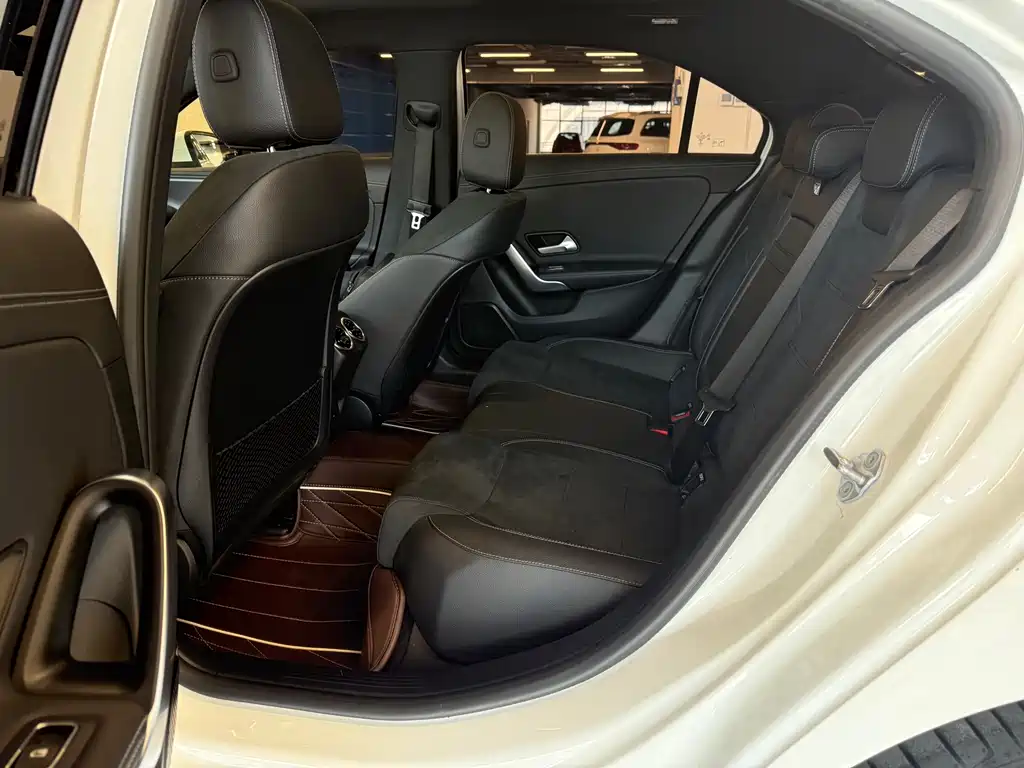 Mercedes-Benz A-Class A 2023 A 200 L Fashion