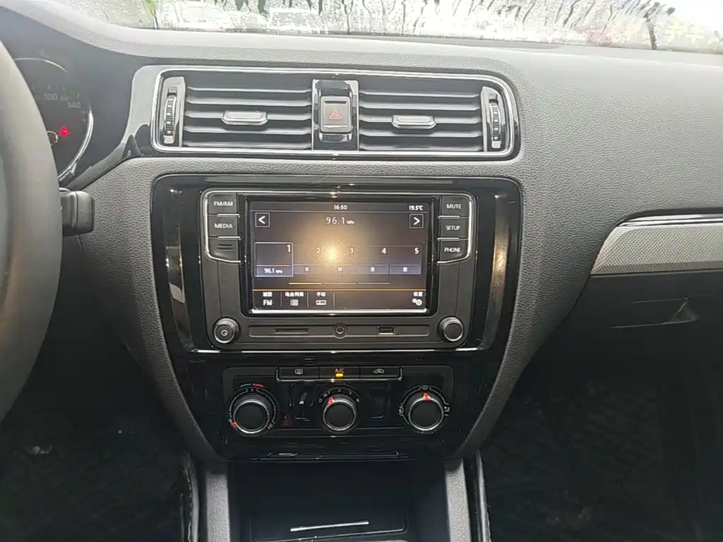 Volkswagen Sagitar — миниатюра 9