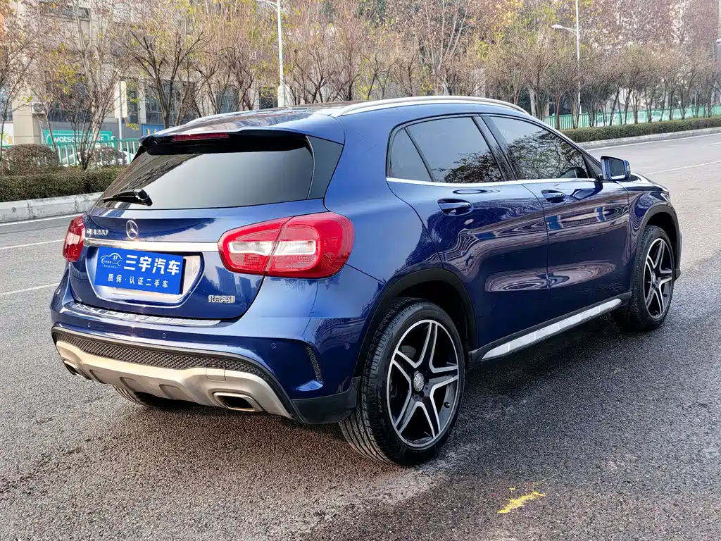 MERCEDES-BENZ GLA