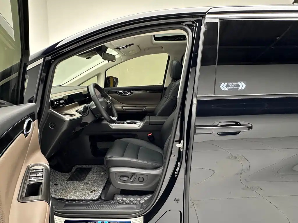 GAC Motor Trumpchi E8 PHEV — миниатюра 4