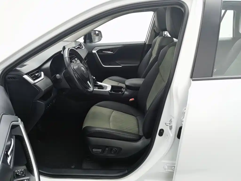 Toyota RAV4 — миниатюра 10