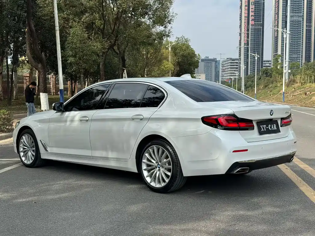 BMW 5 SERIES