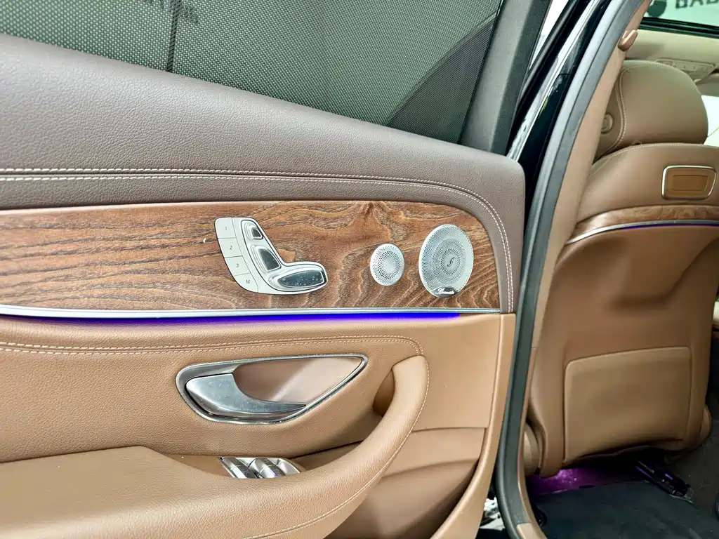 Mercedes-Benz E-Class — миниатюра 13