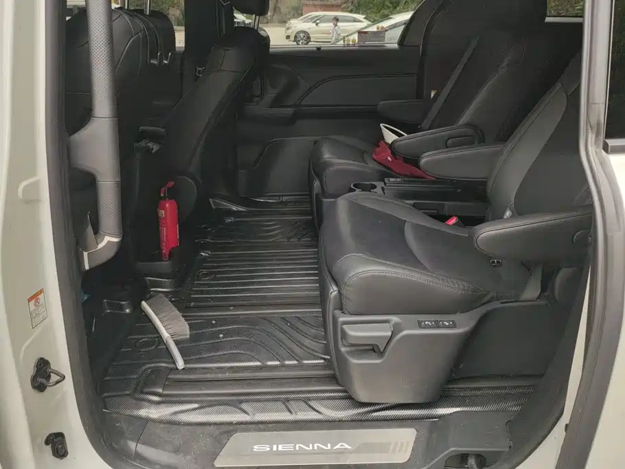 Toyota Sienna — миниатюра 11