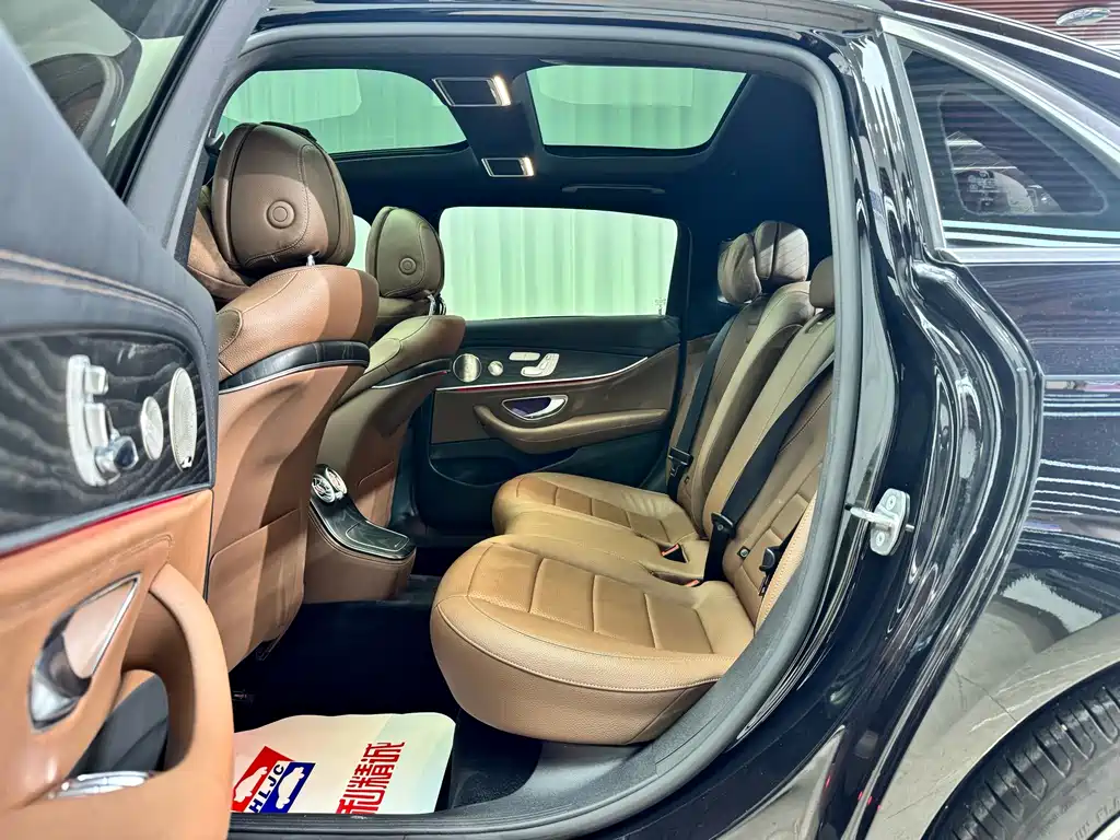 Mercedes-Benz E-Class — миниатюра 8