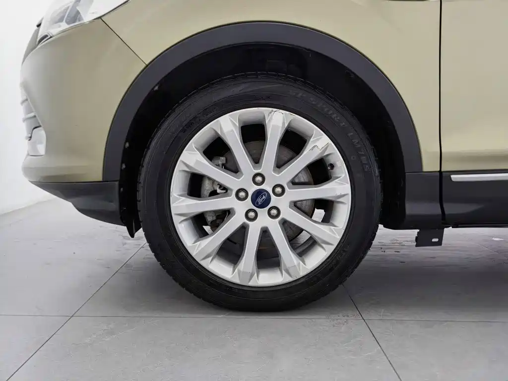 Ford Kuga — миниатюра 17