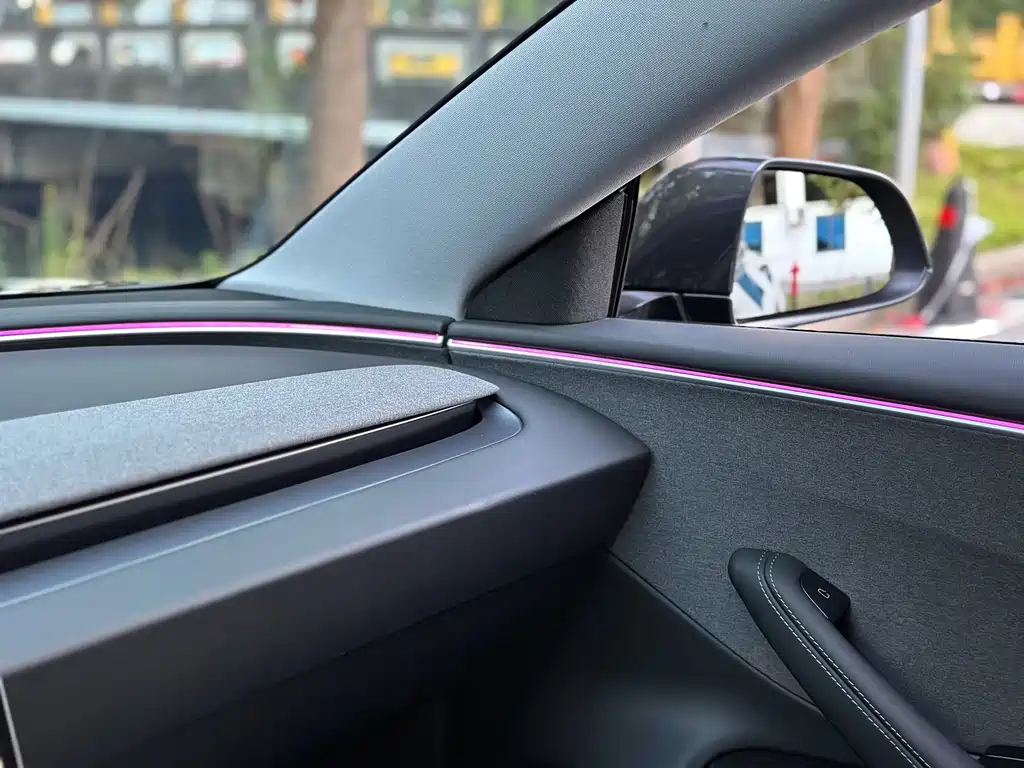 Tesla Model 3 — миниатюра 10