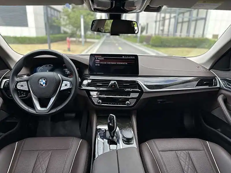 BMW 5 Series — миниатюра 6