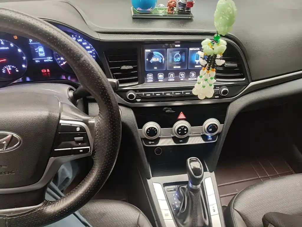 Hyundai Elantra — миниатюра 13