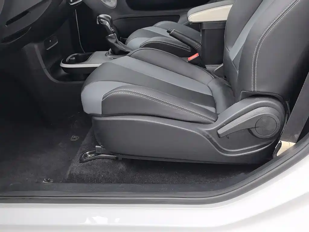 Roewe Clever — миниатюра 20