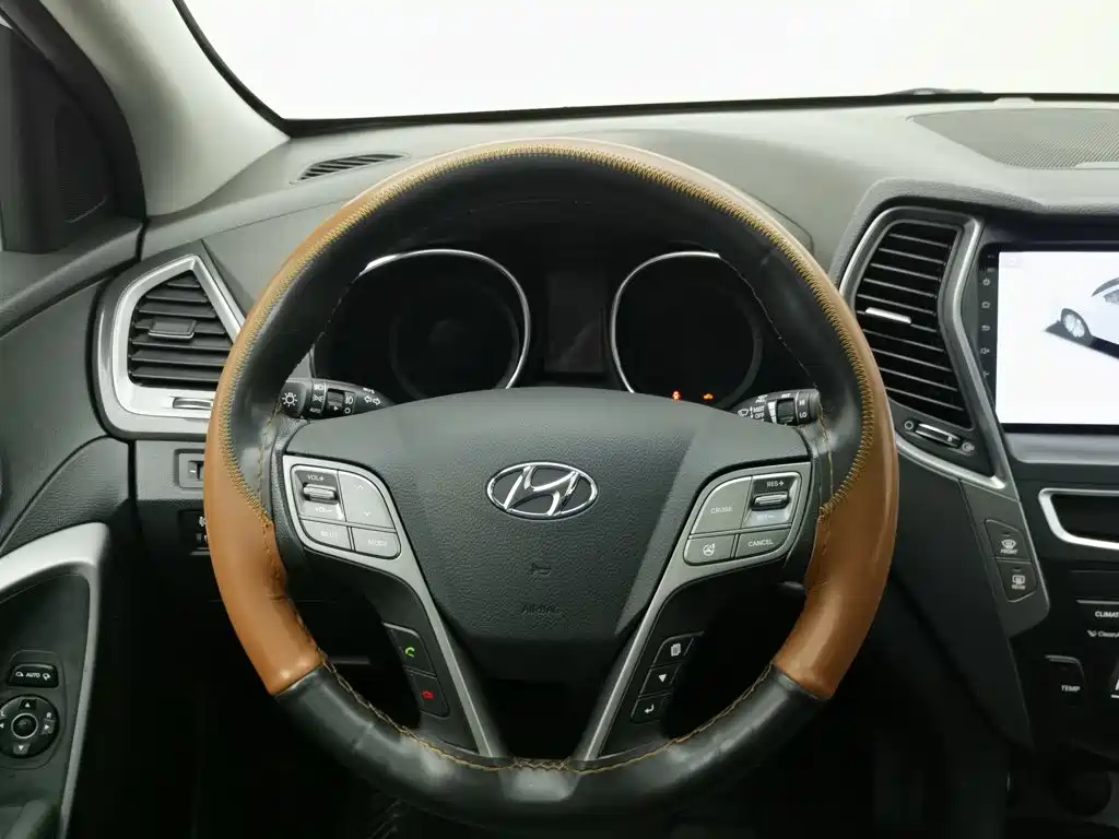 Hyundai Santa Fe — миниатюра 11