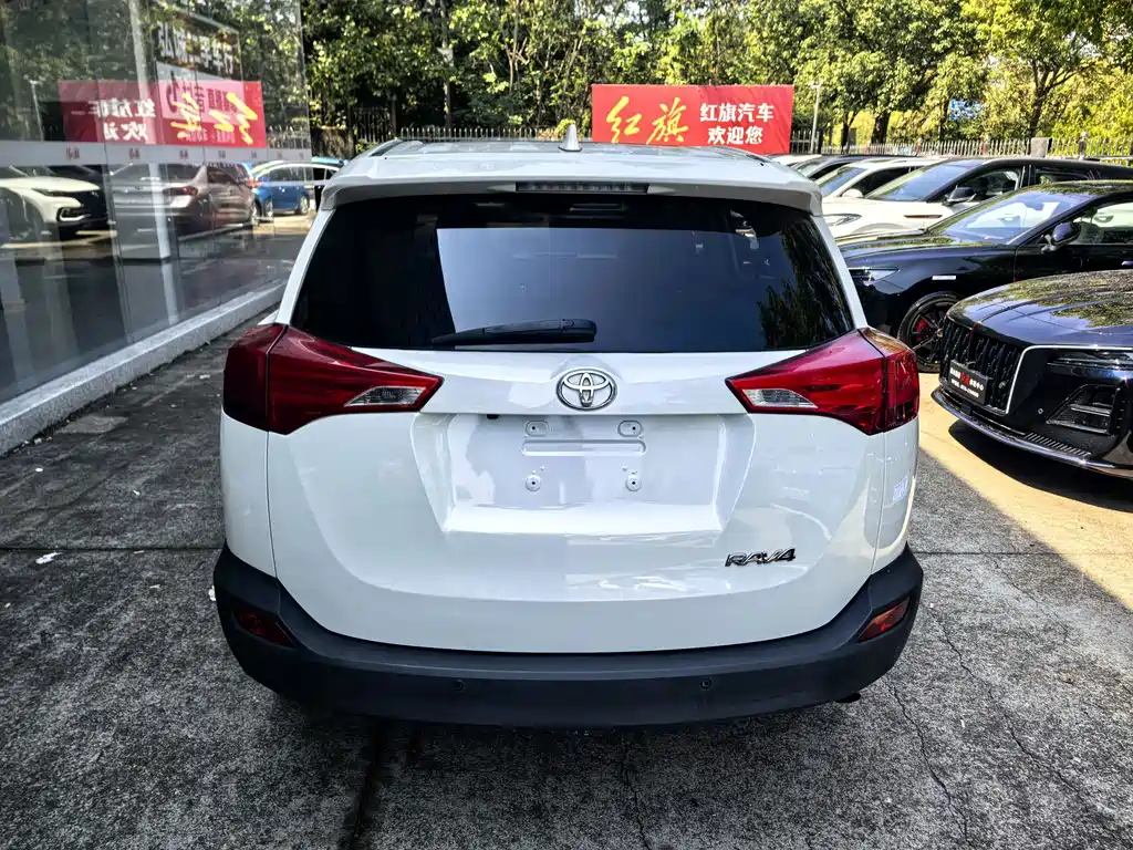 Toyota RAV4 — миниатюра 13