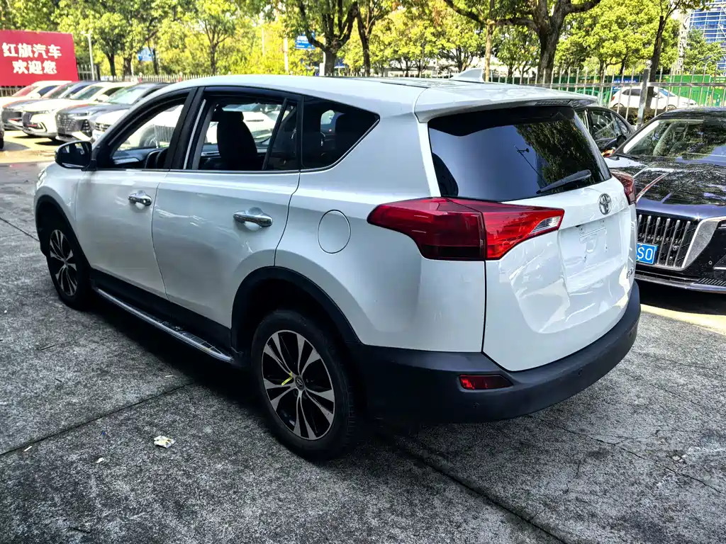 Toyota RAV4 — миниатюра 12