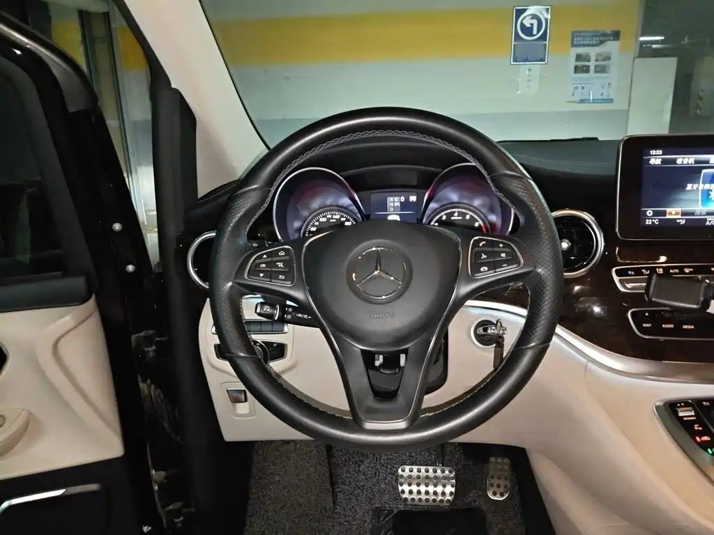 Mercedes-Benz V-Class — миниатюра 11
