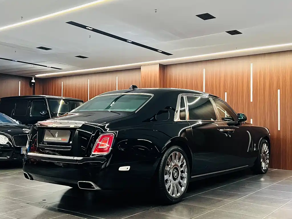 ROLLS-ROYCE PHANTOM
