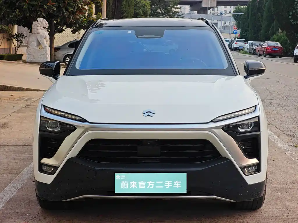 NIO ES8