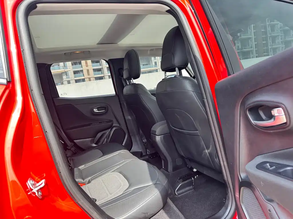 Jeep Renegade — миниатюра 11