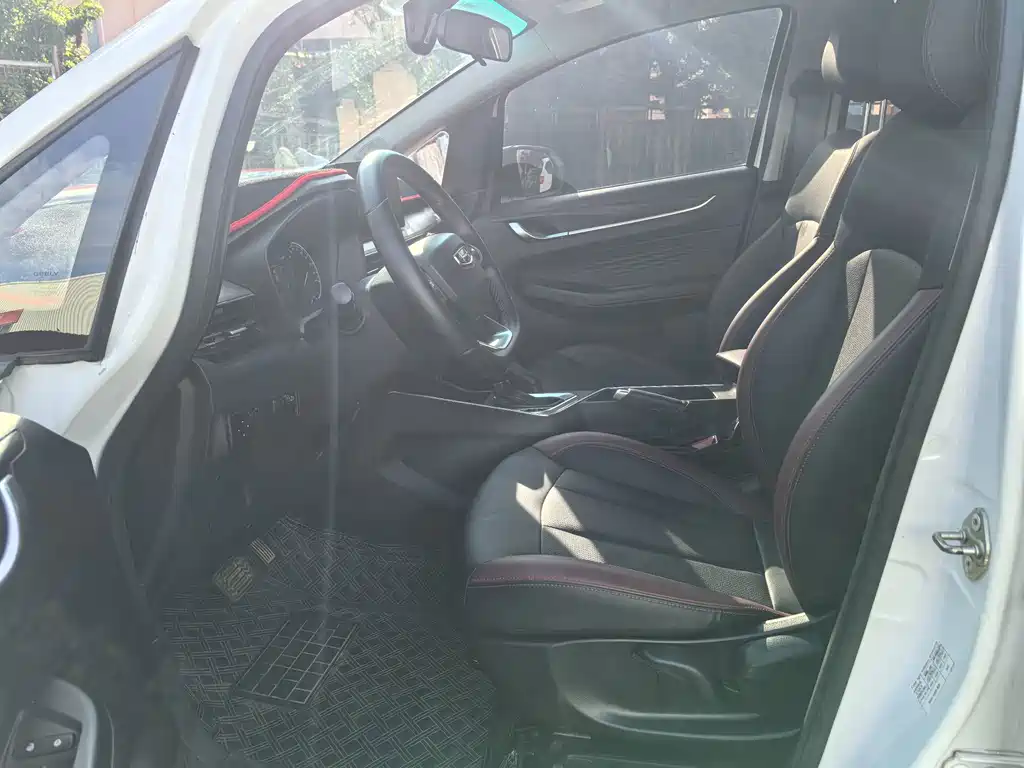Geely Vision X3 — миниатюра 4