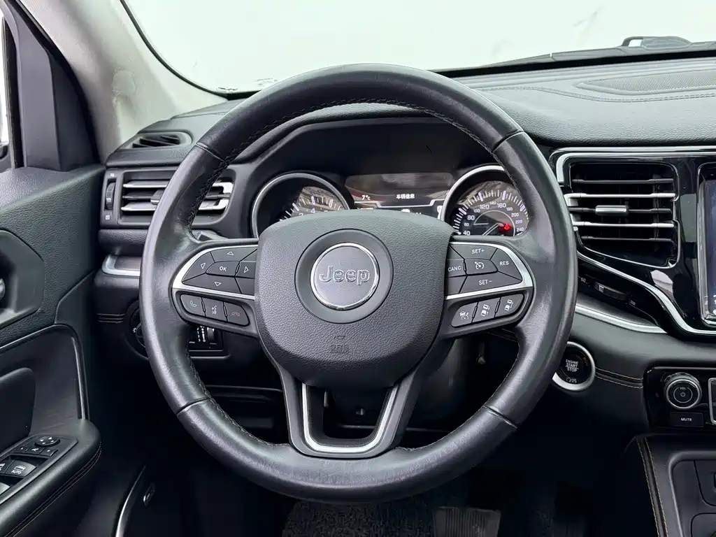 JEEP GRAND COMMANDER