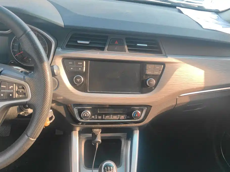 Geely Vision X3 — миниатюра 13