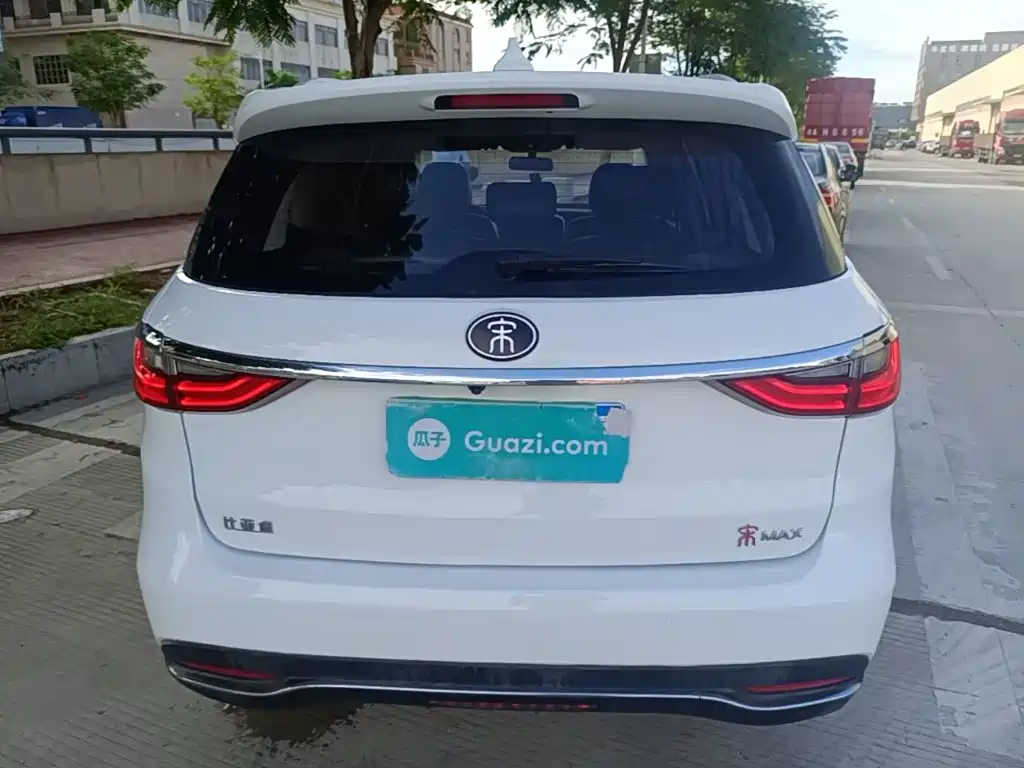 BYD MAX — миниатюра 6