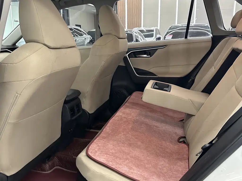Toyota RAV4 — миниатюра 5