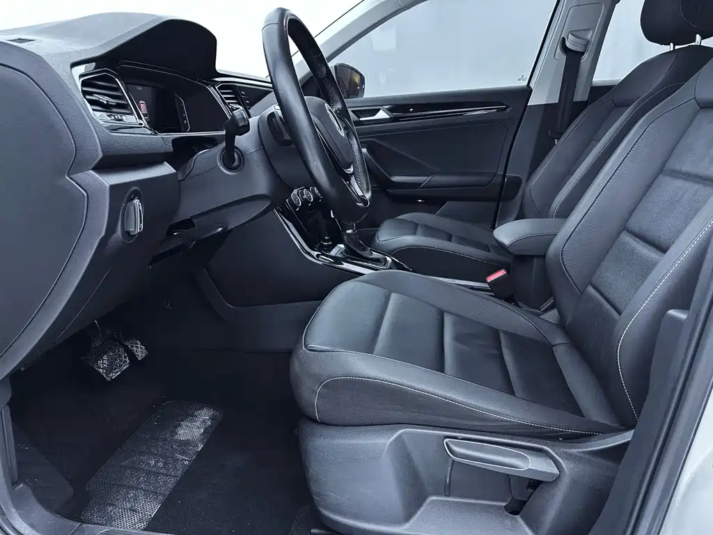 Volkswagen T-Roc — миниатюра 12