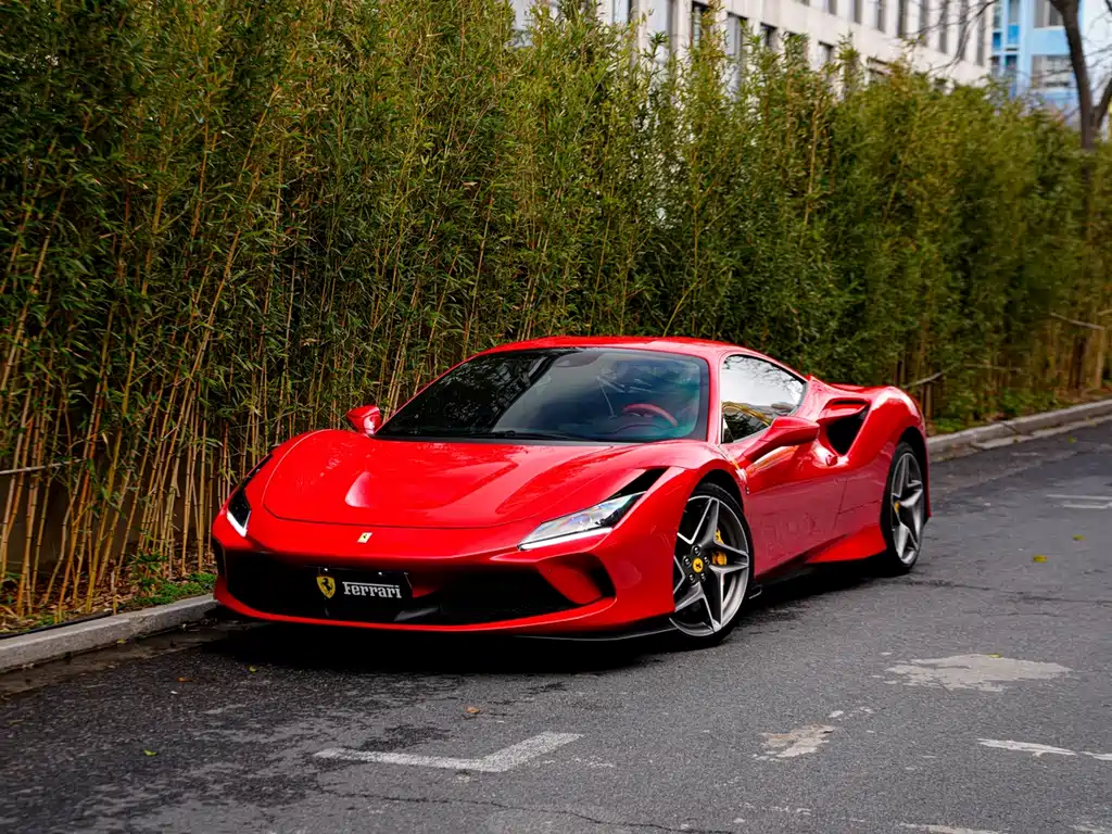 FERRARI F8