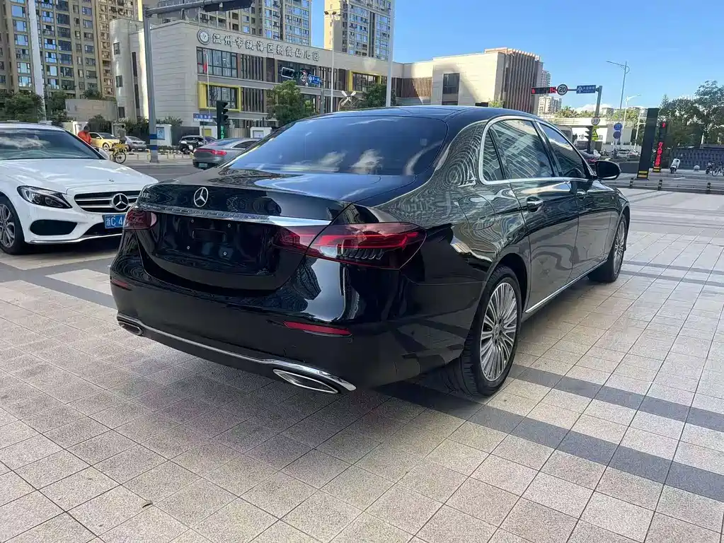 MERCEDES-BENZ E CLASS