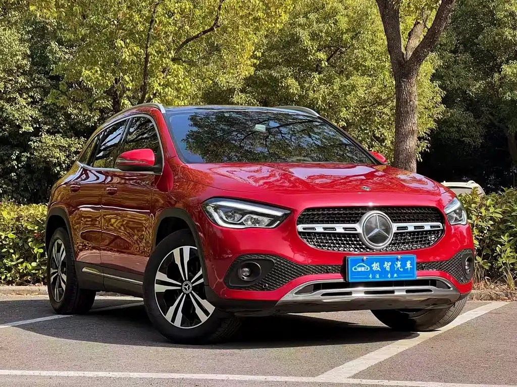 MERCEDES-BENZ GLA
