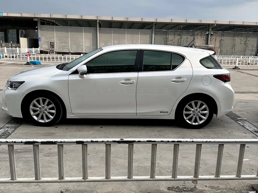 Lexus CT 2013 CT200h