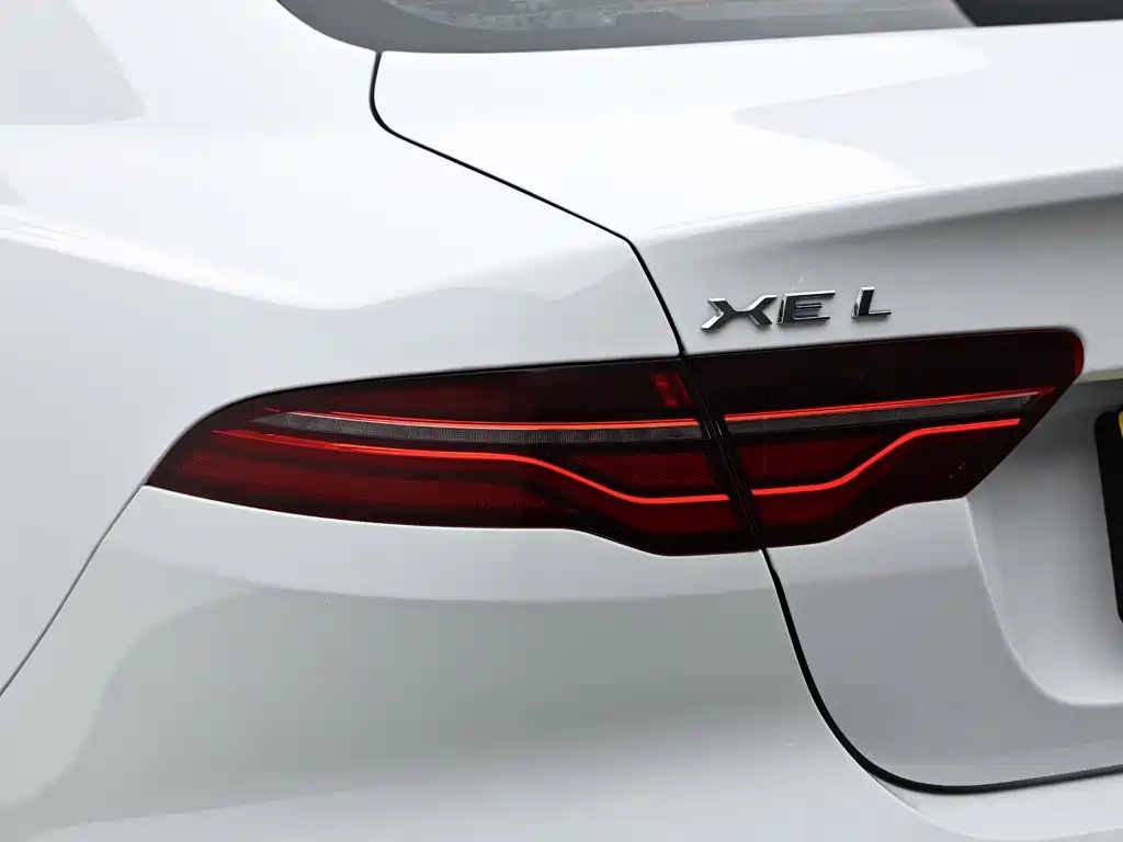 Jaguar XEL — миниатюра 7