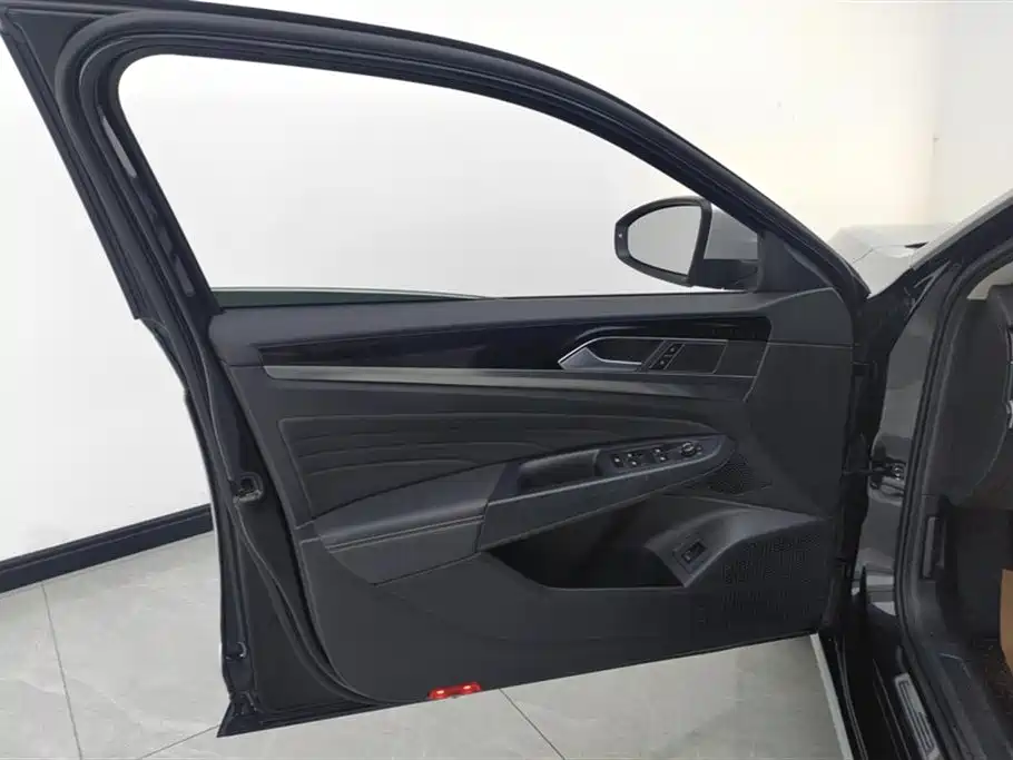 Volkswagen Passat 2023 330TSI Elite