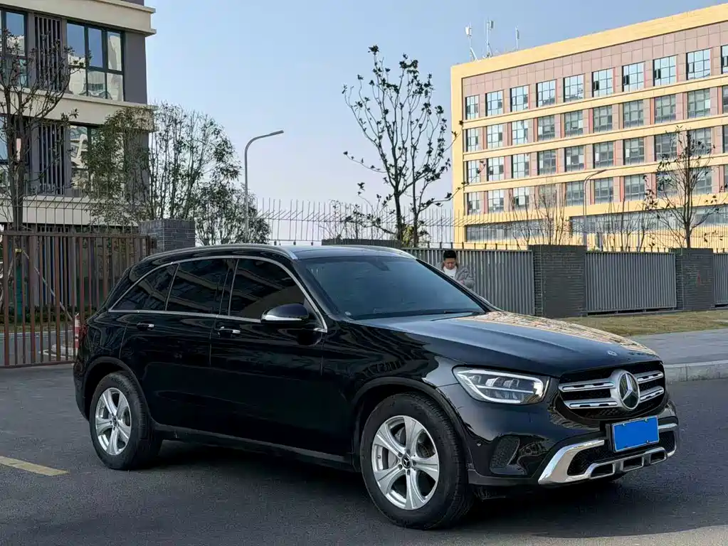 MERCEDES-BENZ GLC