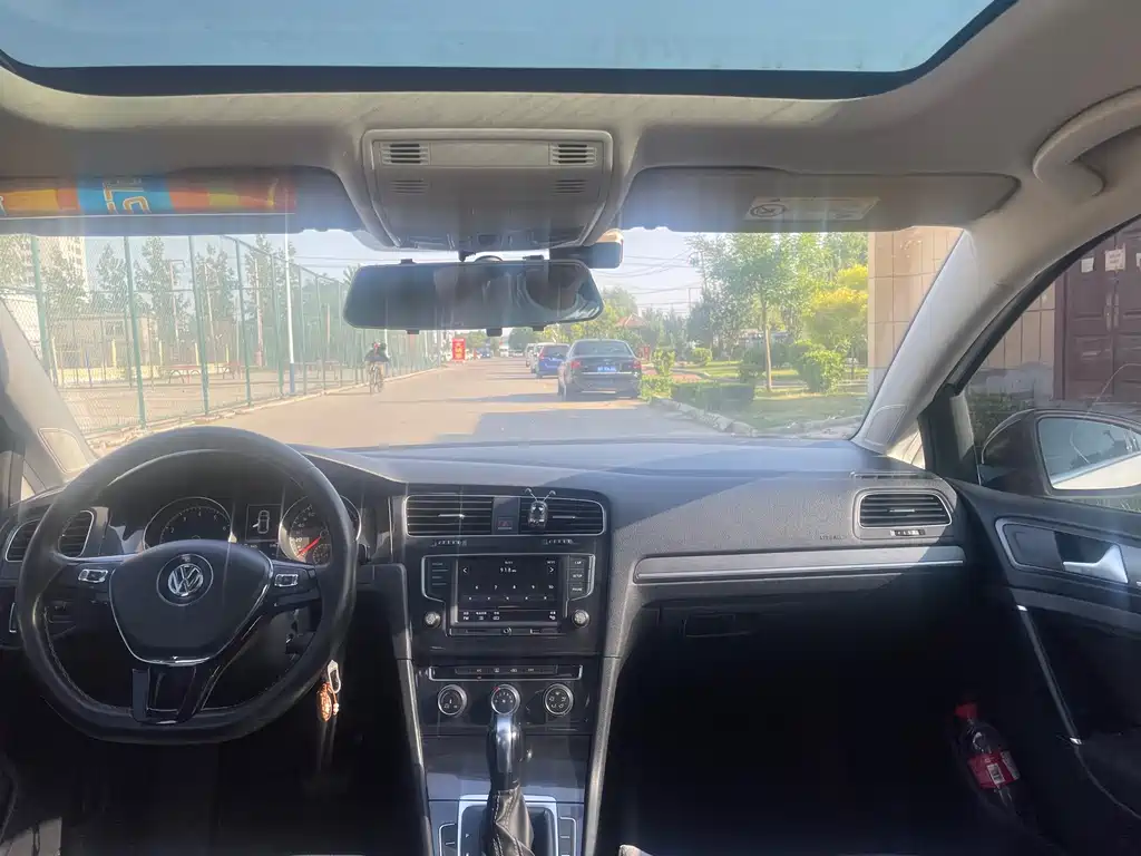 Volkswagen Golf 2016 1.6L AT Comfort