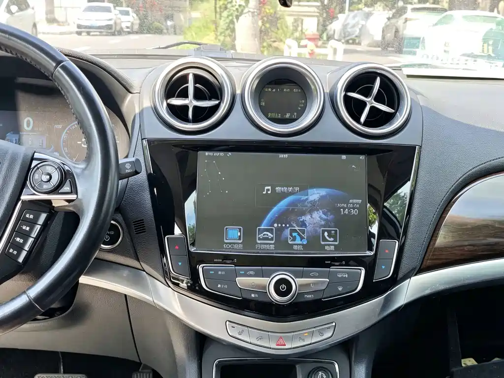 BYD Tang New Energy — миниатюра 14