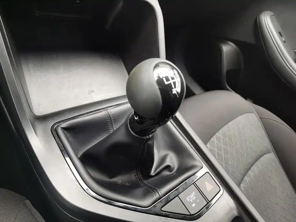 Roewe i5 — миниатюра 13