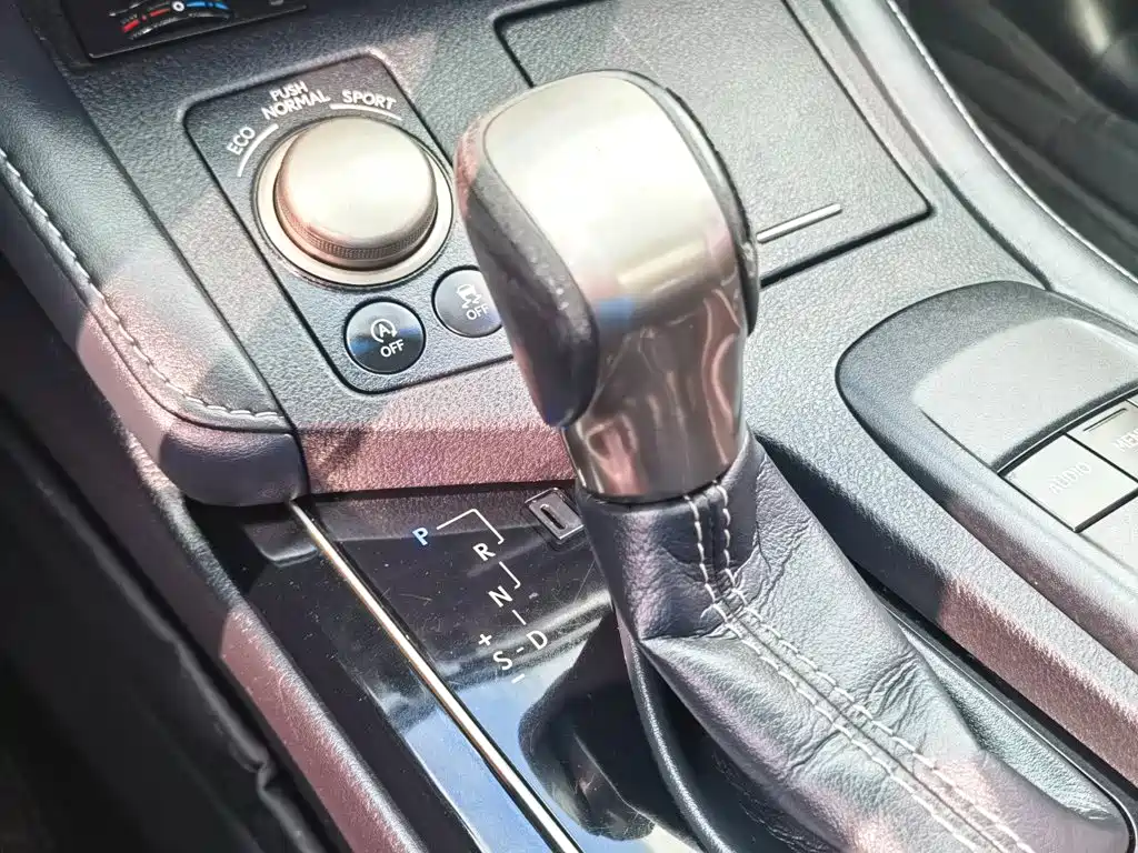 Lexus ES — миниатюра 12