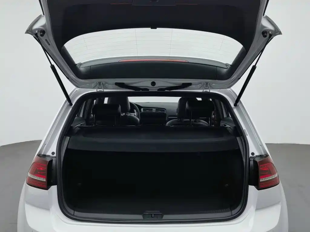 Volkswagen Golf GTI — миниатюра 16