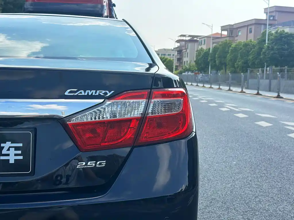 Toyota Camry — миниатюра 10