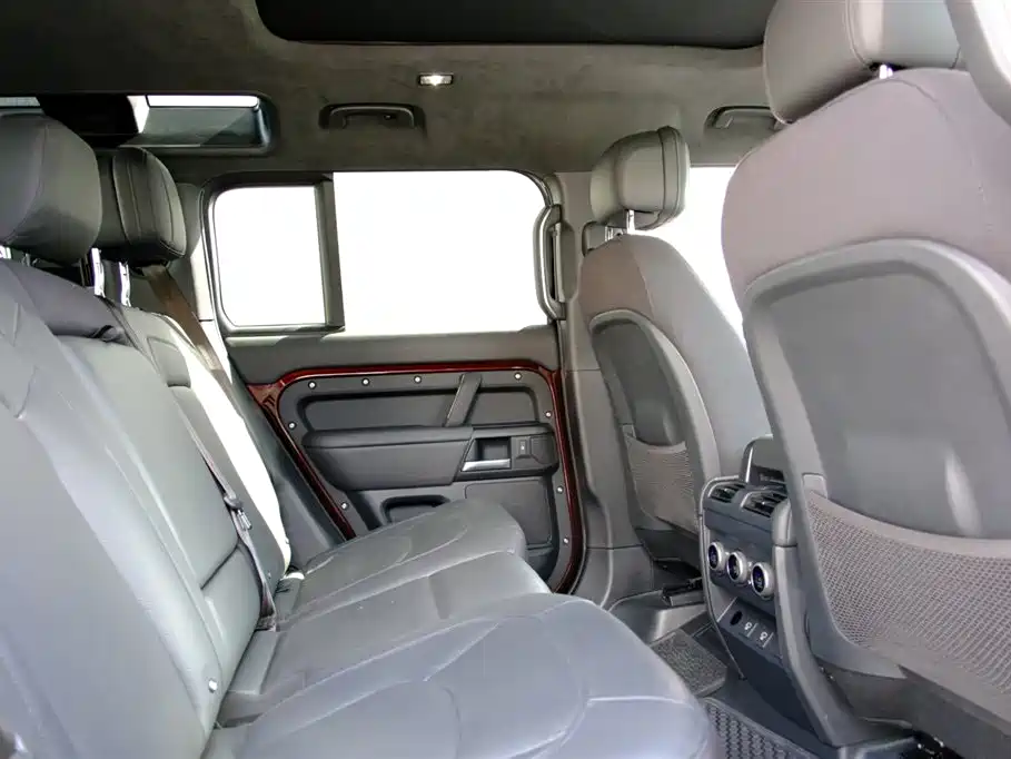 Land Rover Defender — миниатюра 16