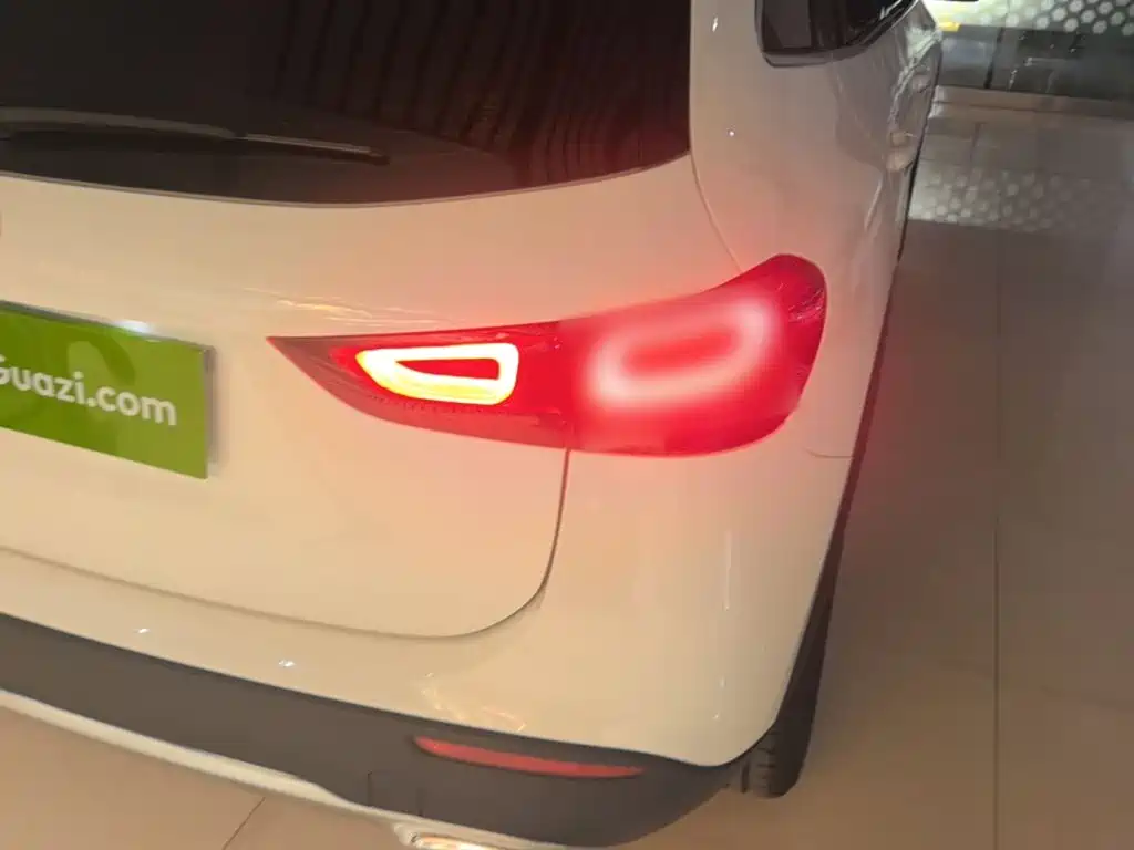 Mercedes-Benz GLA — миниатюра 8